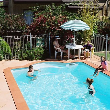 Sandpiper Holiday Apartments เลคส์เอนทรานส์ ภายนอก รูปภาพ