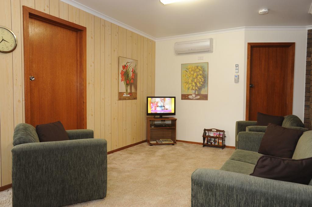 Sandpiper Holiday Apartments เลคส์เอนทรานส์ ภายนอก รูปภาพ