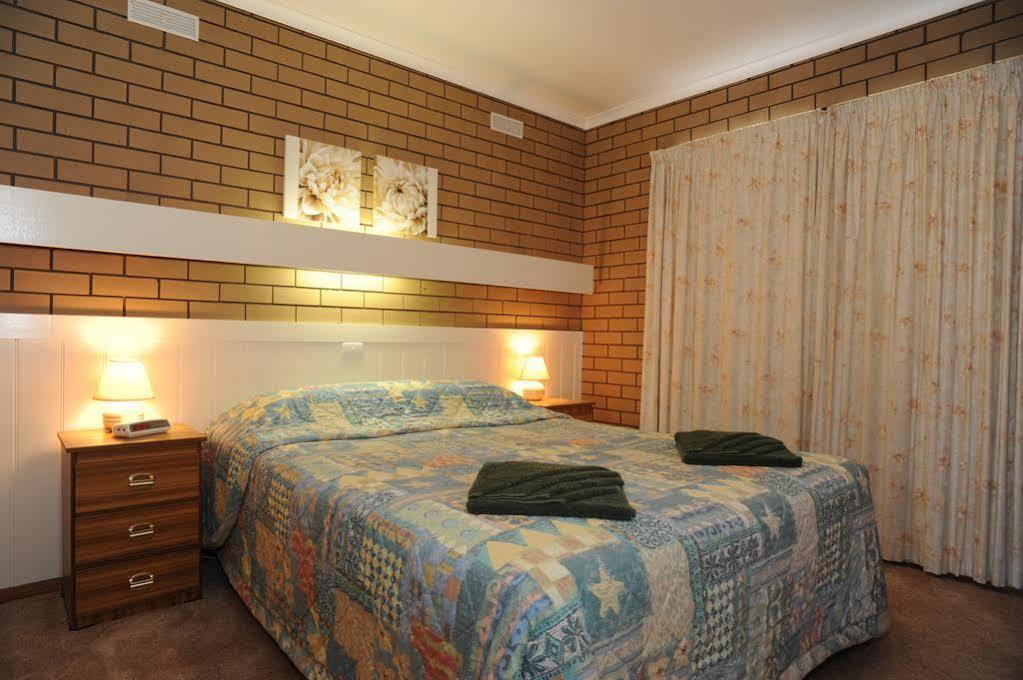 Sandpiper Holiday Apartments เลคส์เอนทรานส์ ภายนอก รูปภาพ