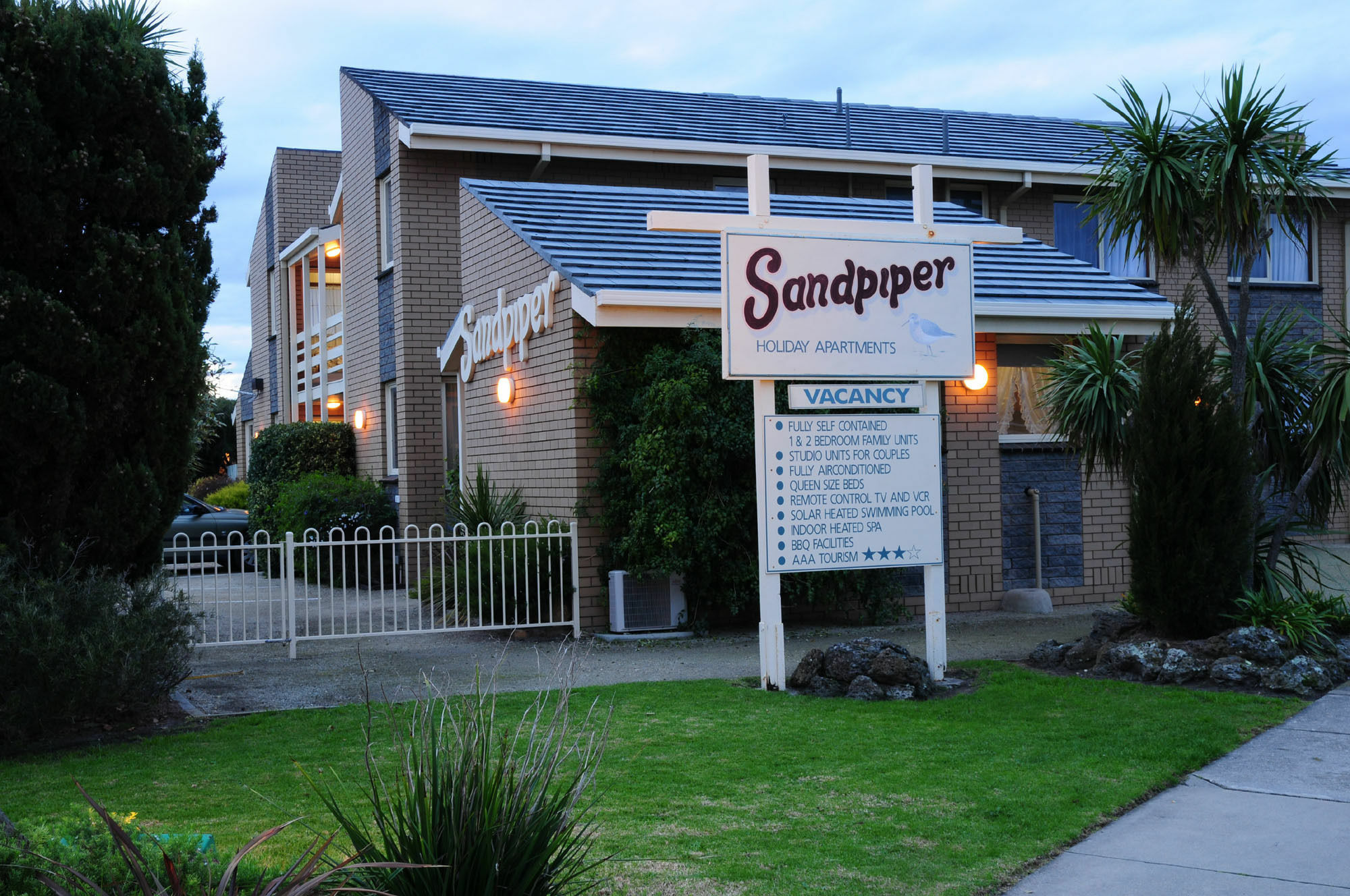 Sandpiper Holiday Apartments เลคส์เอนทรานส์ ภายนอก รูปภาพ