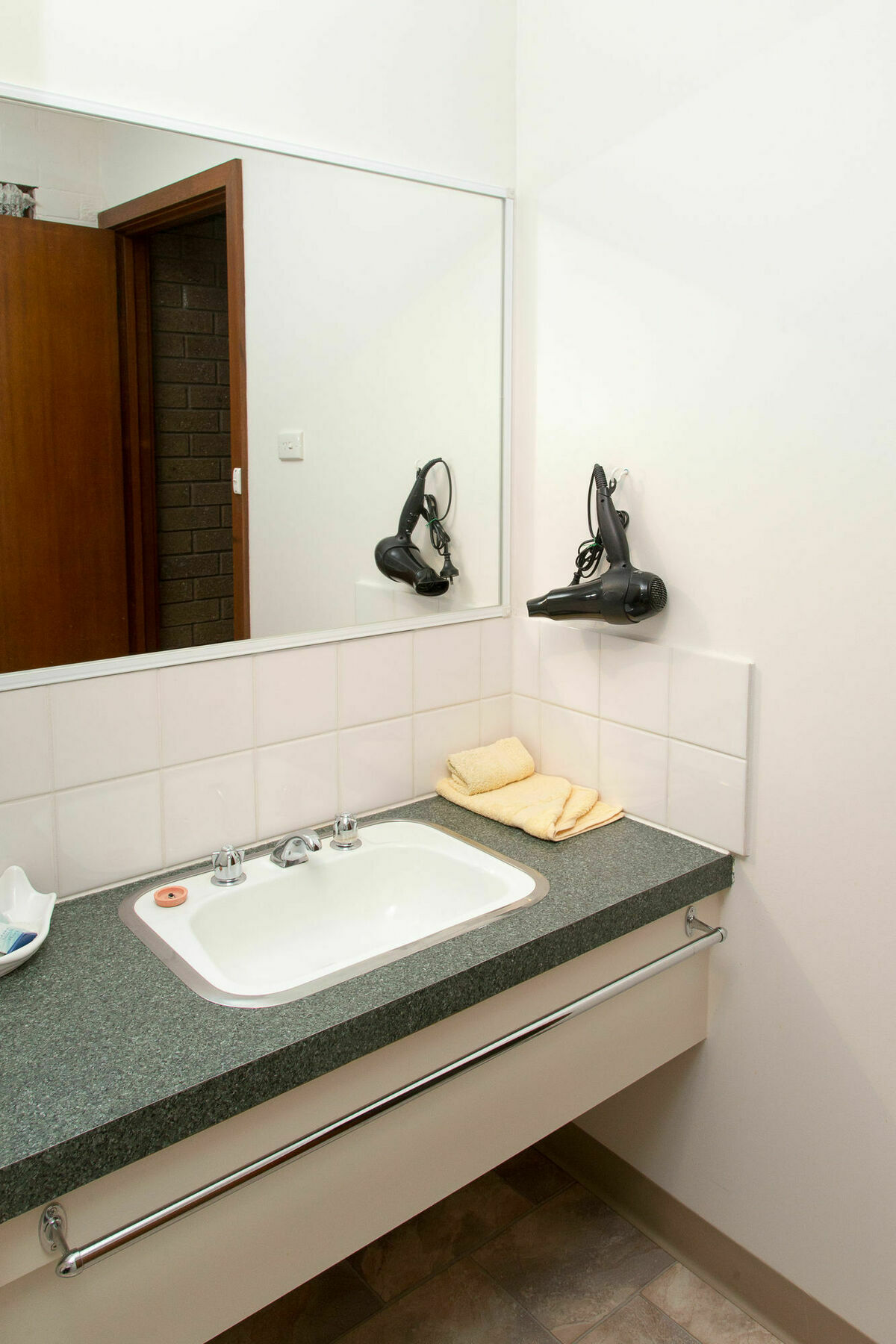 Sandpiper Holiday Apartments เลคส์เอนทรานส์ ภายนอก รูปภาพ