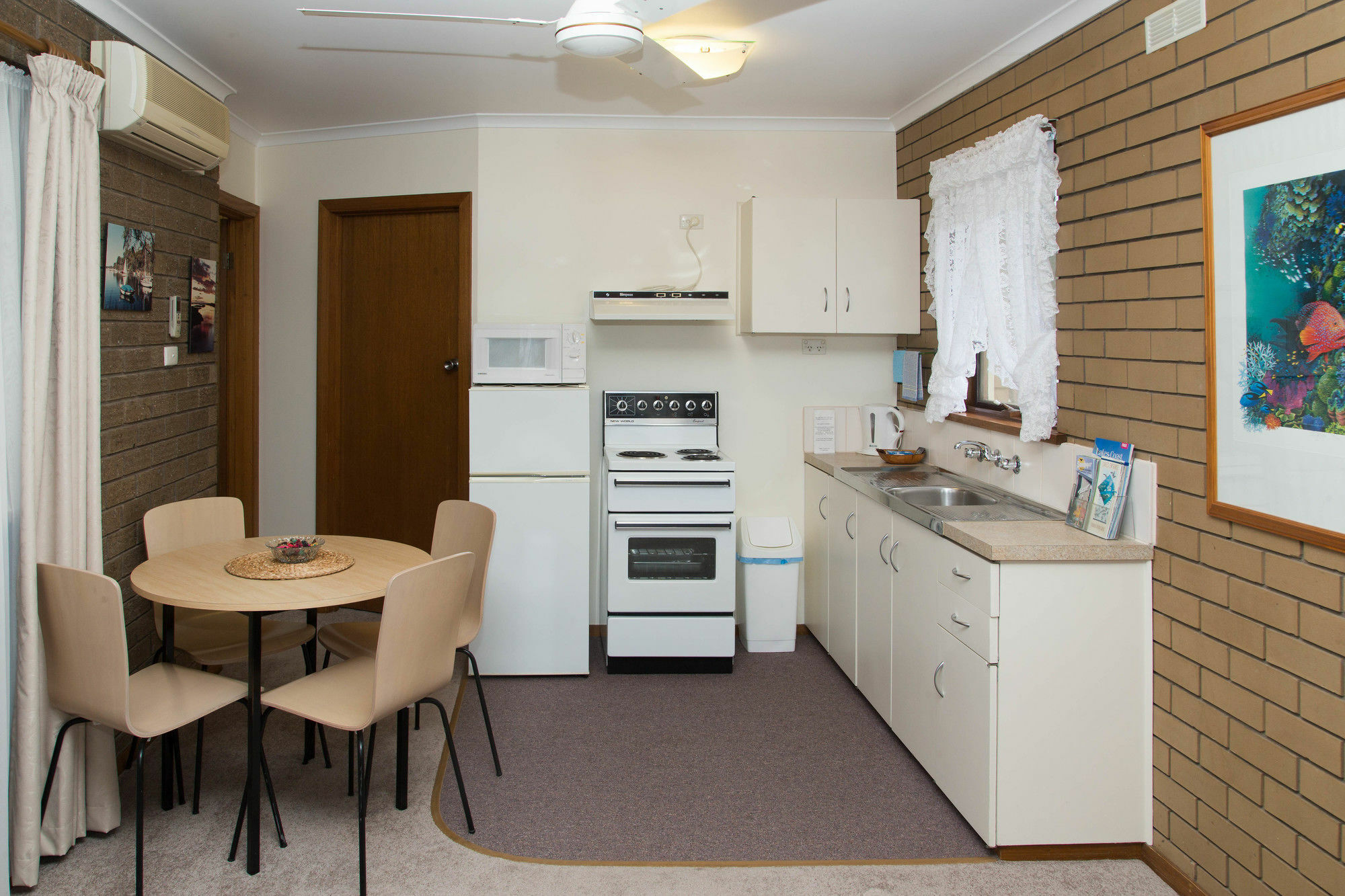 Sandpiper Holiday Apartments เลคส์เอนทรานส์ ภายนอก รูปภาพ