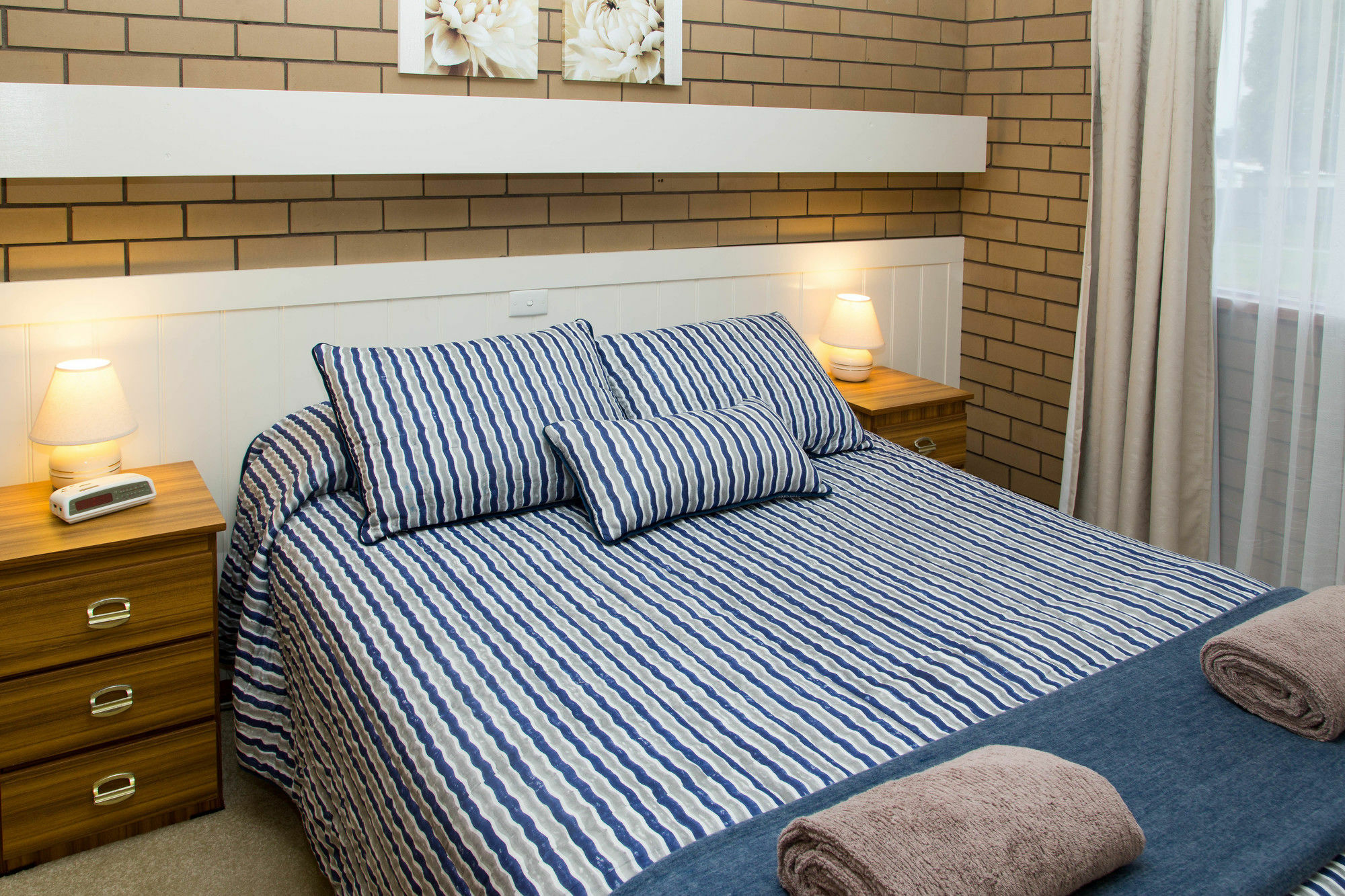 Sandpiper Holiday Apartments เลคส์เอนทรานส์ ภายนอก รูปภาพ